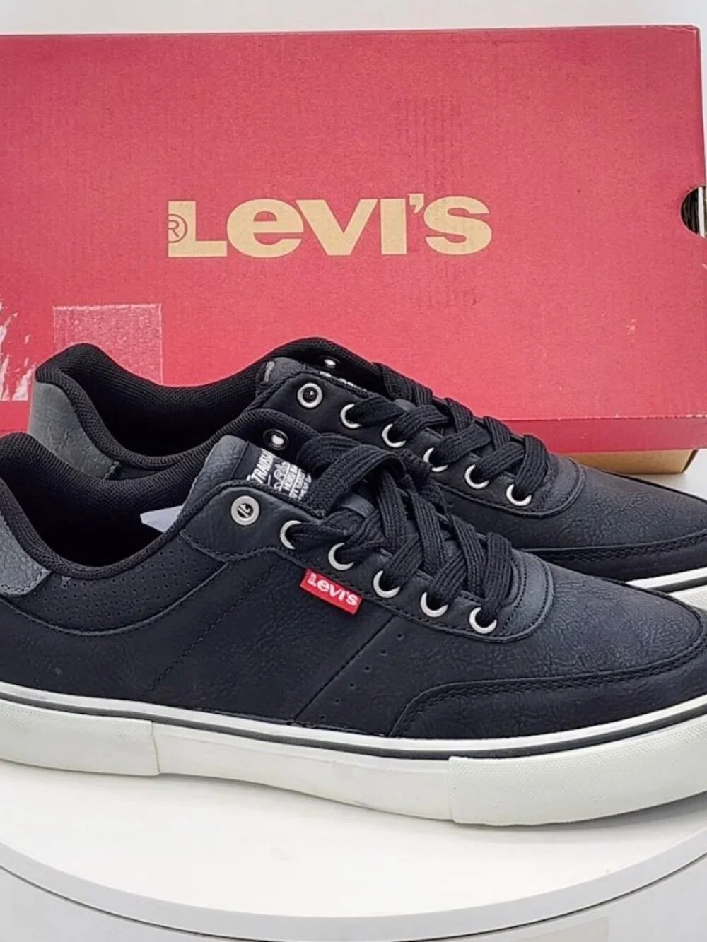 Levi’s Munro UL Black Charcoal Sneakers Men’s Size 8 New